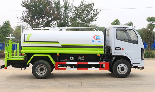 5噸灑水車參數(shù)_國六5噸東風(fēng)小福瑞卡綠化灑水車廠家價格3