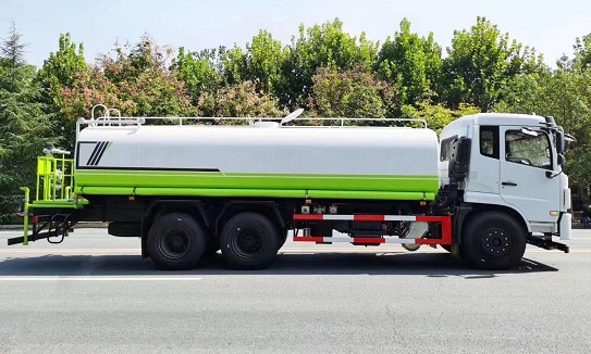 國六東風(fēng)隨專K6后雙橋?yàn)⑺? alt=