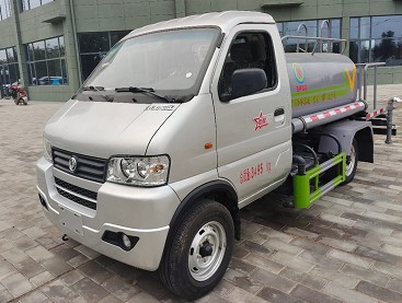 �����|�LС������ˮ܇